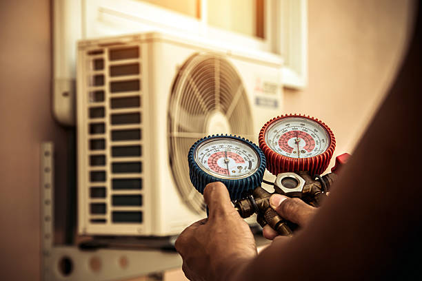 Professional Hvac technician working in Bellevue, ID